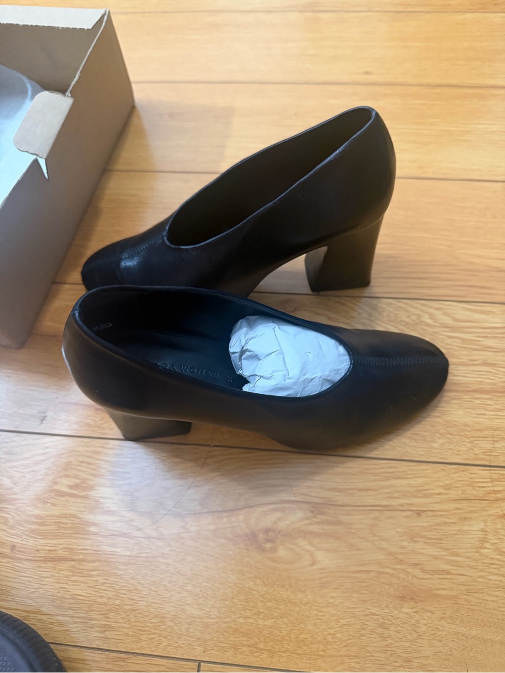 Zara us37 Black Mid-Heel Pump with Rounded Toe